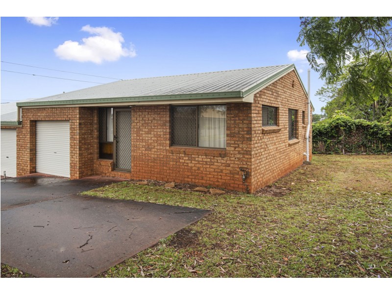 1 Greenbury Street, Rockville QLD 4350