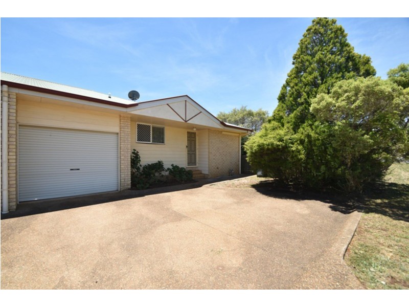 2/5 Beer Court, Kearneys Spring QLD 4350