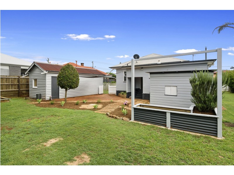 26 Violet Street, Harristown QLD 4350