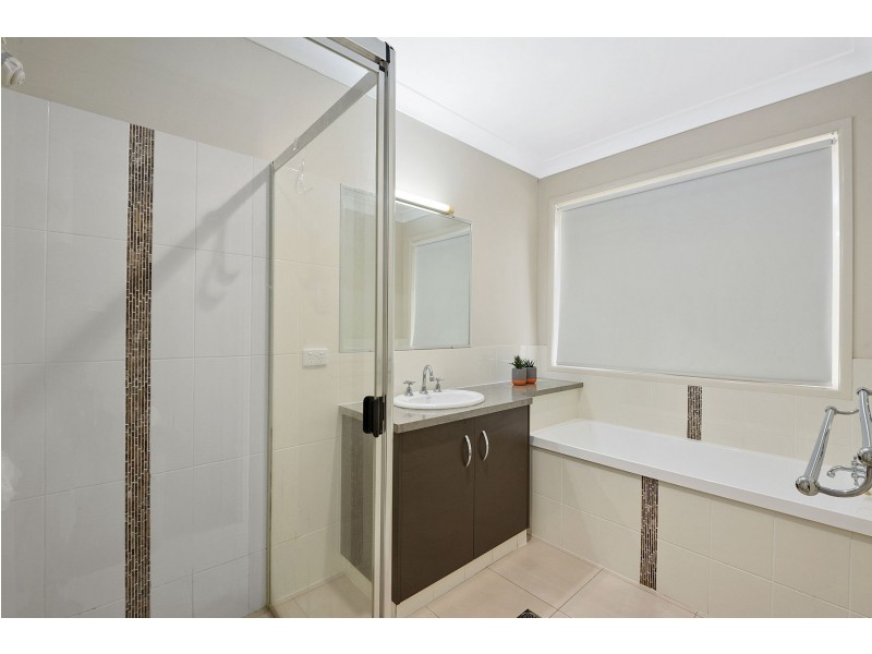 3 Ace Drive, Glenvale QLD 4350