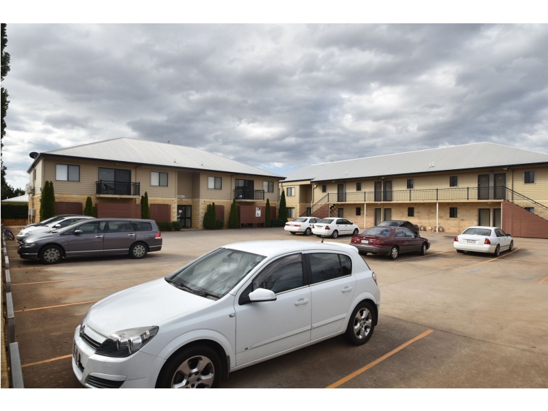 9/1-3 Uniplaza Court, Kearneys Spring QLD 4350