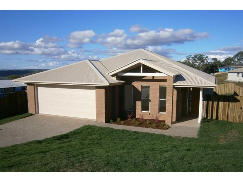 4 Reserve Rd, Cranley QLD 4350