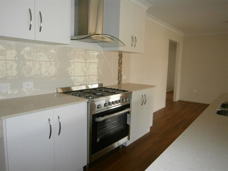 4 Reserve Rd, Cranley QLD 4350