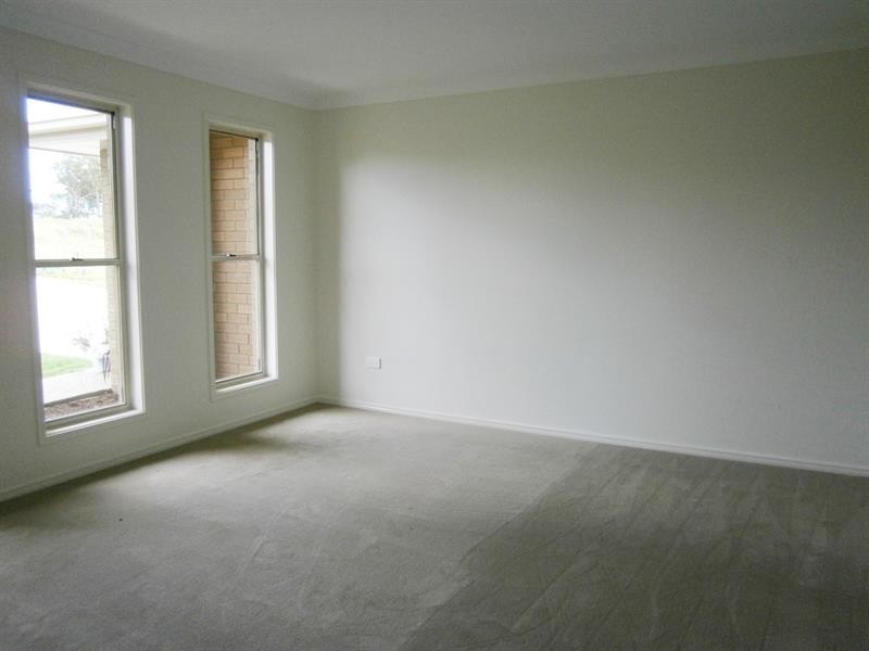 4 Reserve Rd, Cranley QLD 4350