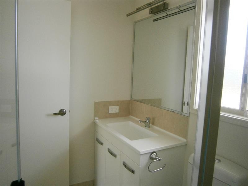 4 Reserve Rd, Cranley QLD 4350