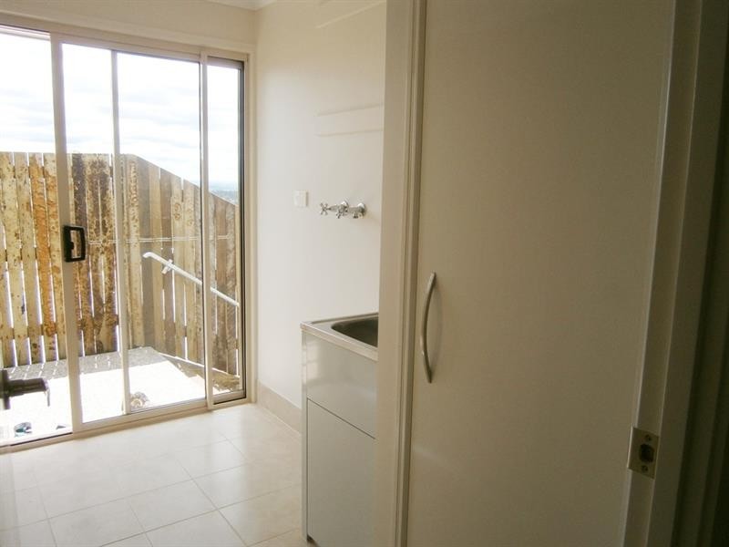 4 Reserve Rd, Cranley QLD 4350