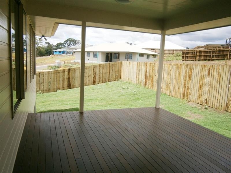 4 Reserve Rd, Cranley QLD 4350