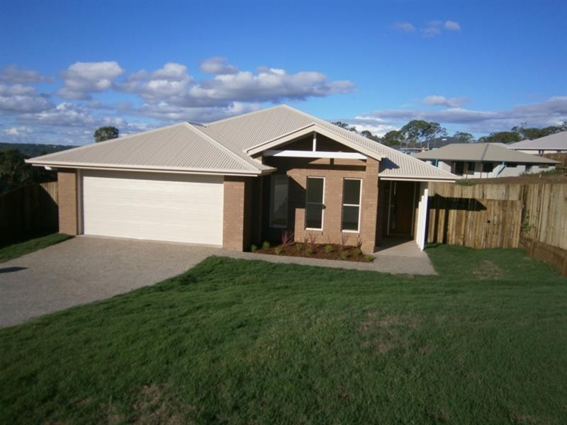 4 Reserve Rd, Cranley QLD 4350