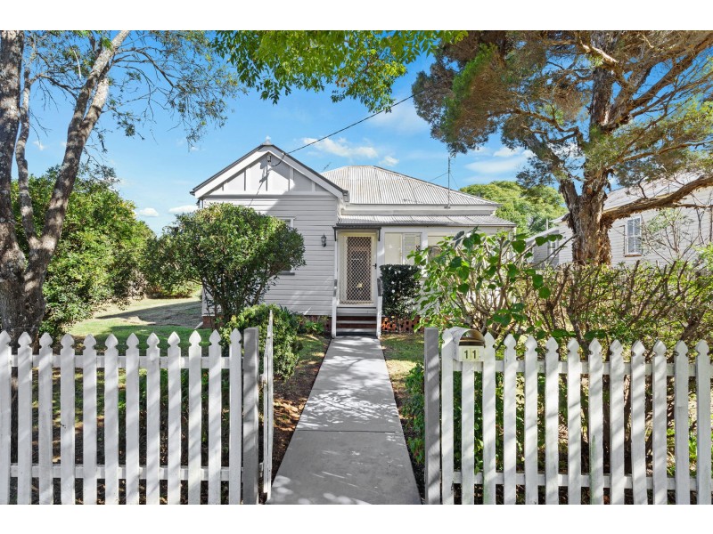 11 Bothwell Street, Newtown QLD 4350