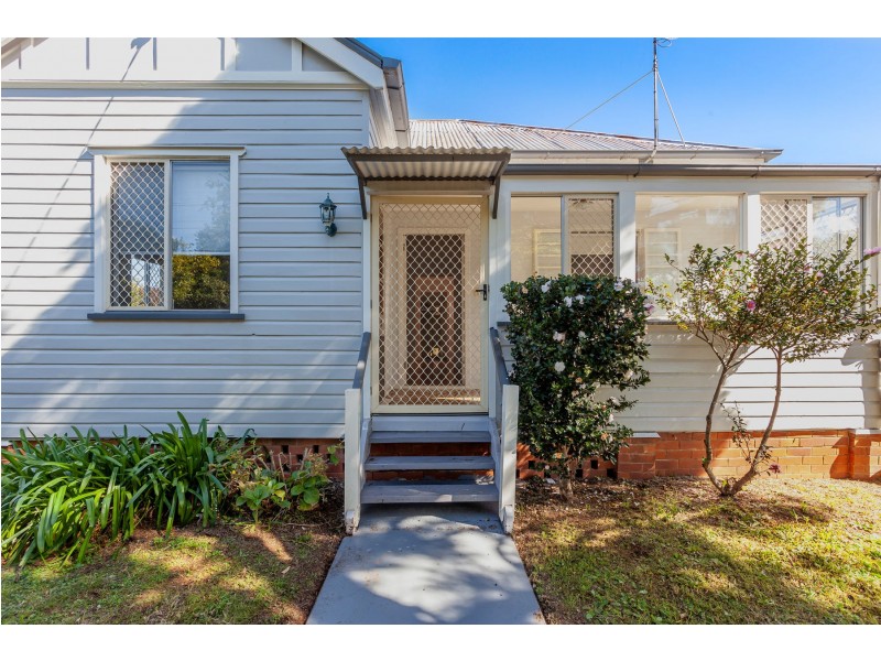 11 Bothwell Street, Newtown QLD 4350