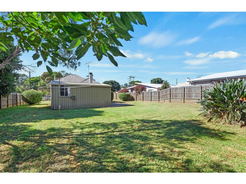 11 Bothwell Street, Newtown QLD 4350