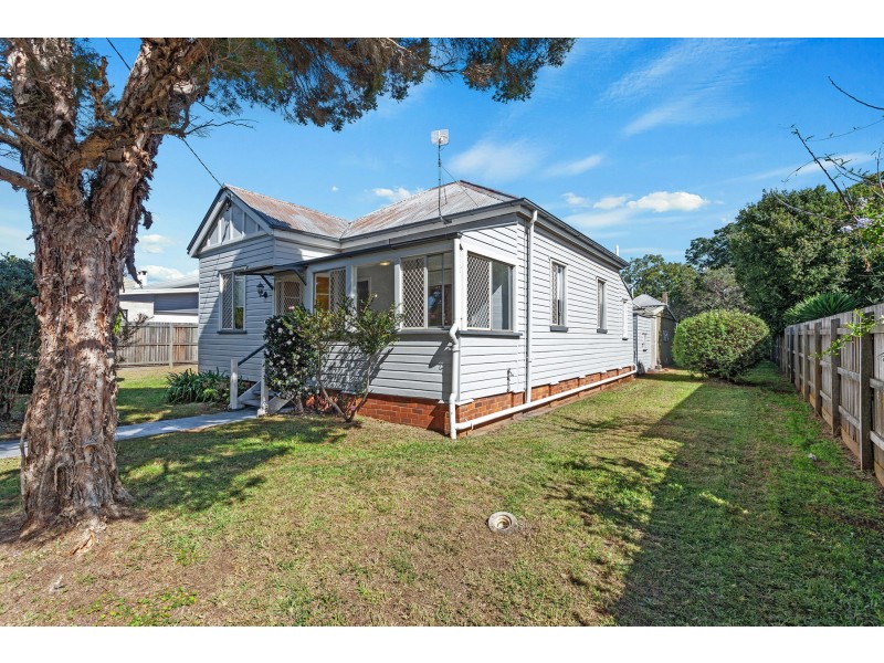 11 Bothwell Street, Newtown QLD 4350