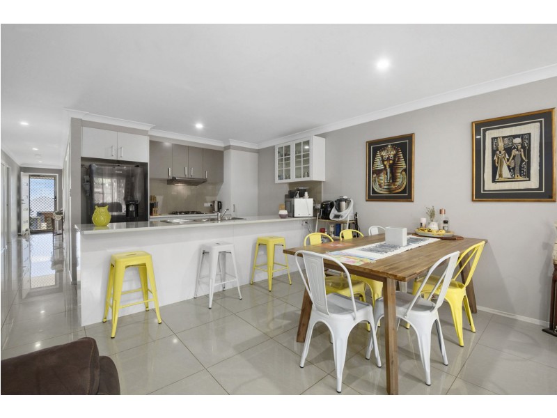 1/6 Rubie Court, Westbrook QLD 4350