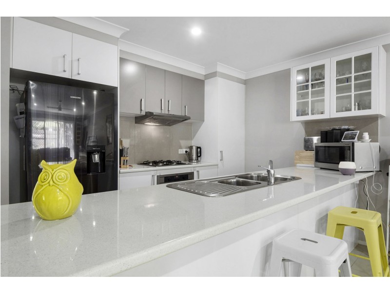 1/6 Rubie Court, Westbrook QLD 4350