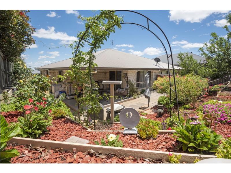 1/6 Rubie Court, Westbrook QLD 4350