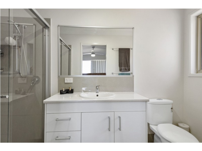 1/6 Rubie Court, Westbrook QLD 4350