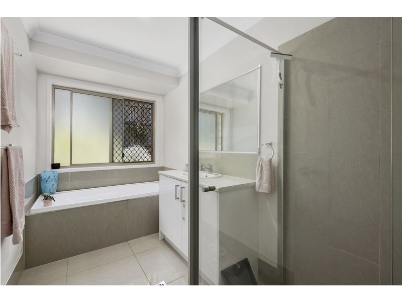 1/6 Rubie Court, Westbrook QLD 4350