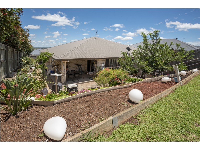 1/6 Rubie Court, Westbrook QLD 4350