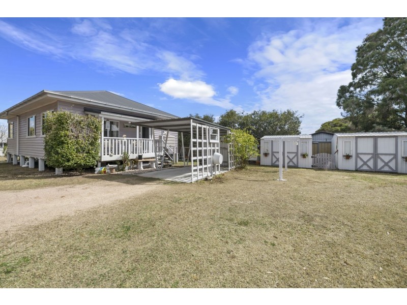 17 Victoria Street, Goombungee QLD 4354