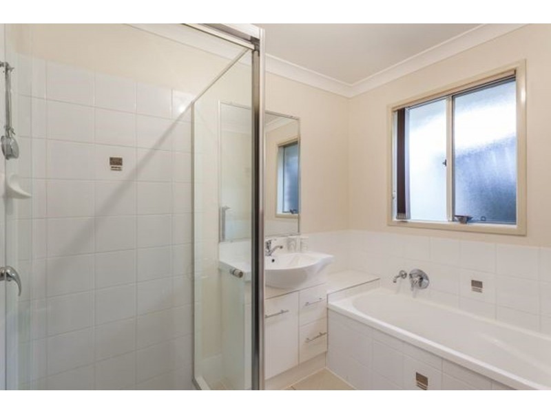 4 Wareena Crescent, Glenvale QLD 4350