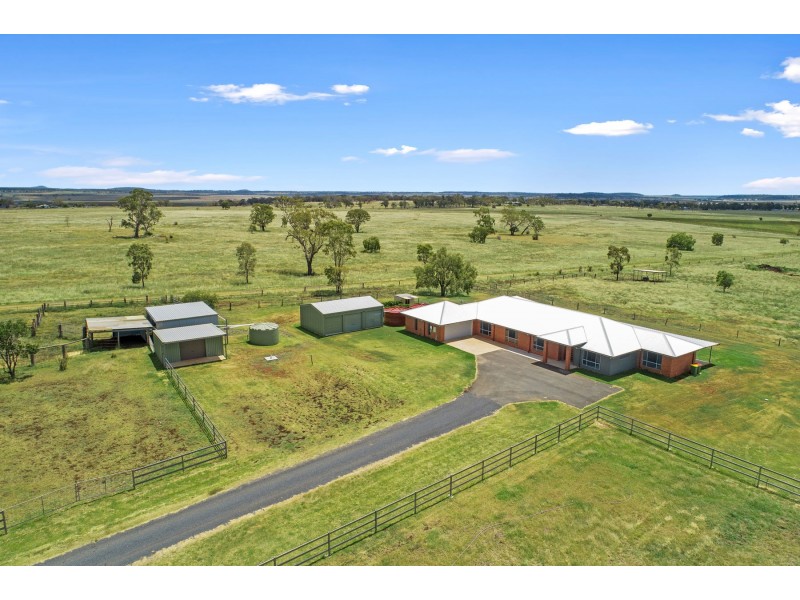 34 Gowrie Mountain School Rd, Kingsthorpe QLD 4400
