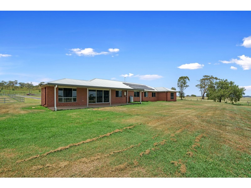 34 Gowrie Mountain School Rd, Kingsthorpe QLD 4400