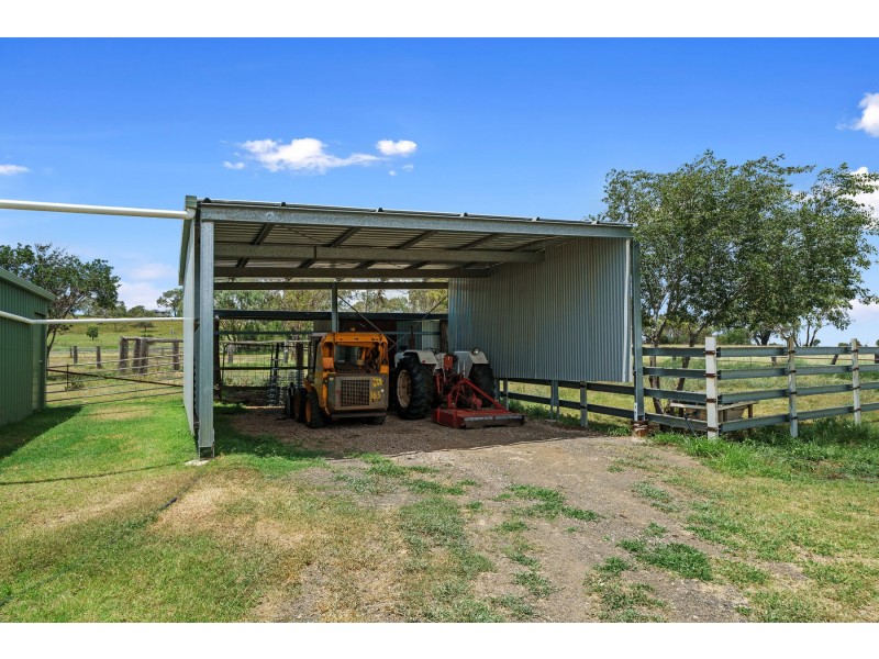 34 Gowrie Mountain School Rd, Kingsthorpe QLD 4400