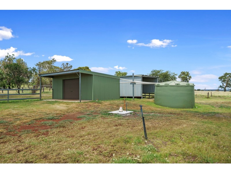 34 Gowrie Mountain School Rd, Kingsthorpe QLD 4400