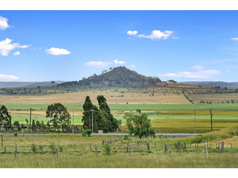 34 Gowrie Mountain School Rd, Kingsthorpe QLD 4400