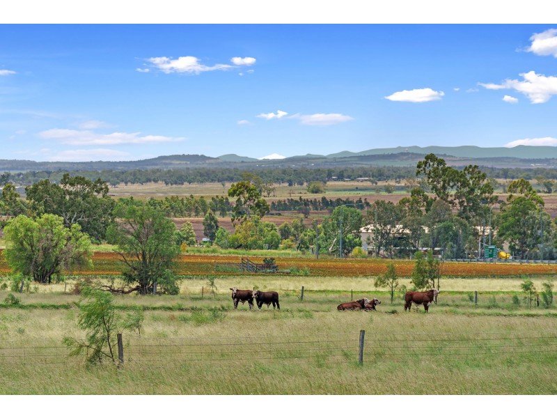 34 Gowrie Mountain School Rd, Kingsthorpe QLD 4400