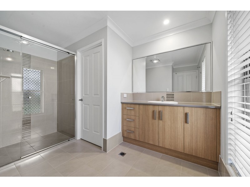 34 Gowrie Mountain School Rd, Kingsthorpe QLD 4400