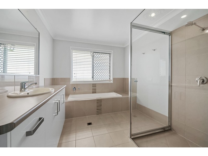 34 Gowrie Mountain School Rd, Kingsthorpe QLD 4400