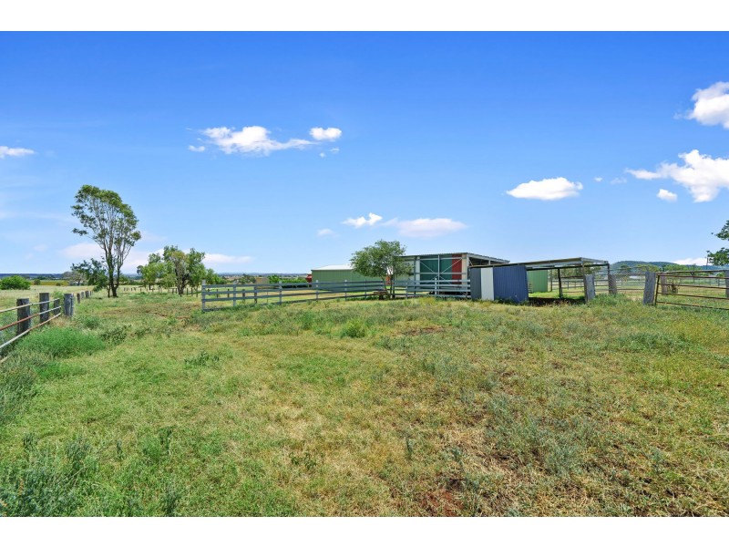 34 Gowrie Mountain School Rd, Kingsthorpe QLD 4400