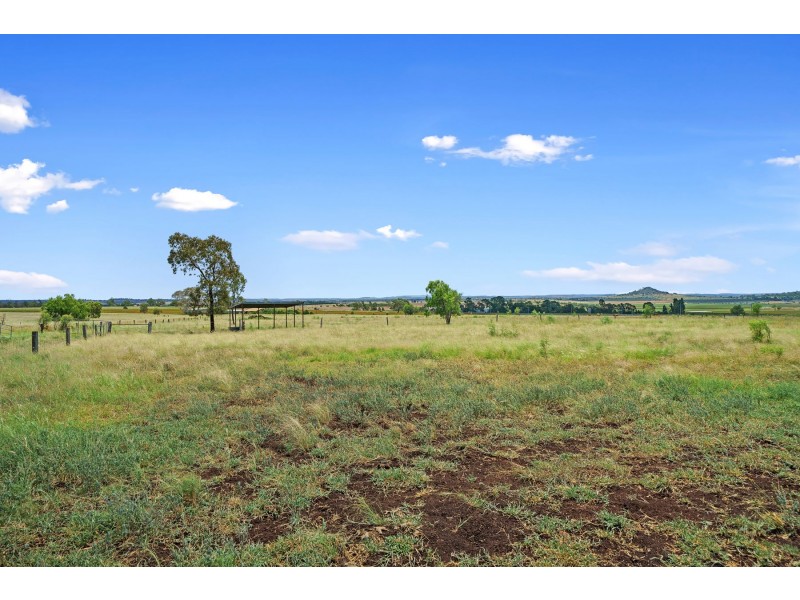 34 Gowrie Mountain School Rd, Kingsthorpe QLD 4400