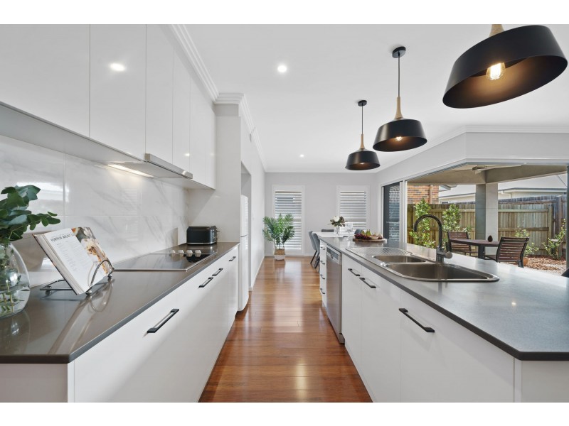 68 Calypso Crescent, Middle Ridge QLD 4350