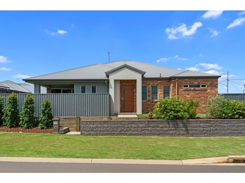 68 Calypso Crescent, Middle Ridge QLD 4350