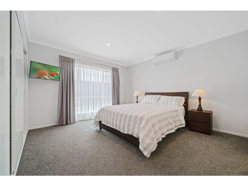 68 Calypso Crescent, Middle Ridge QLD 4350