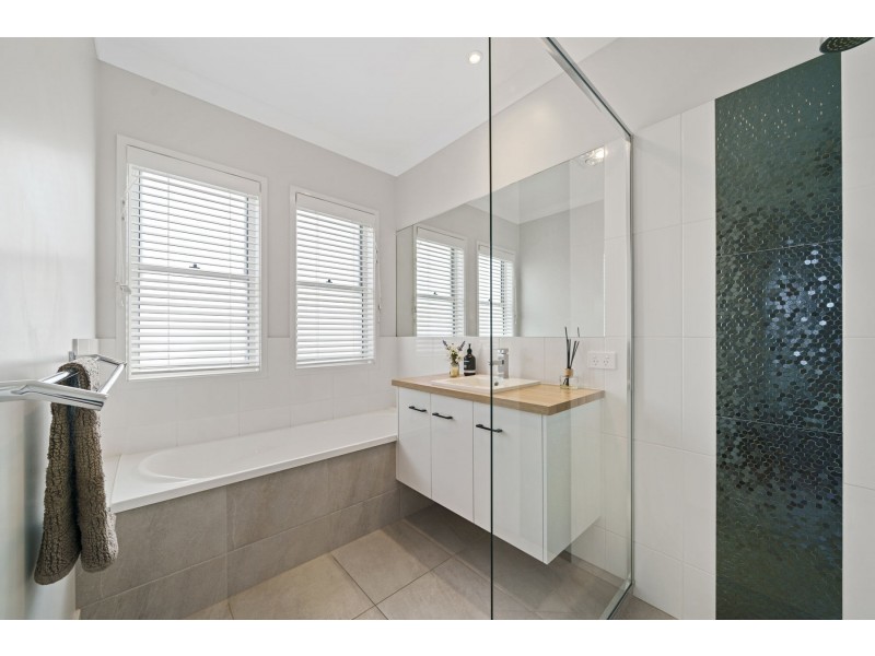 68 Calypso Crescent, Middle Ridge QLD 4350