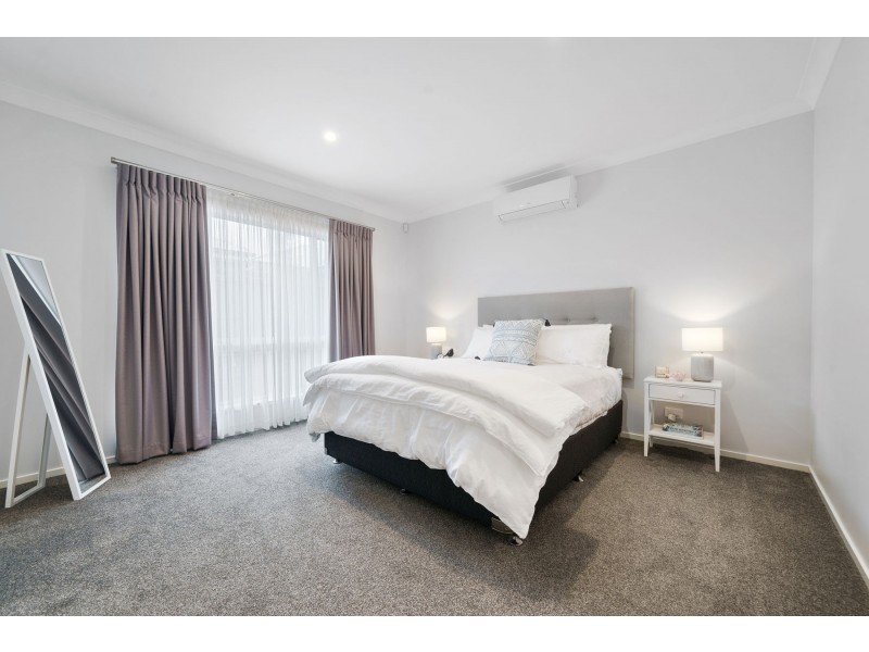 68 Calypso Crescent, Middle Ridge QLD 4350