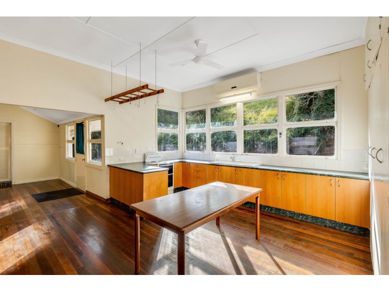 14 Rowland Court, Gowrie Mountain QLD 4350