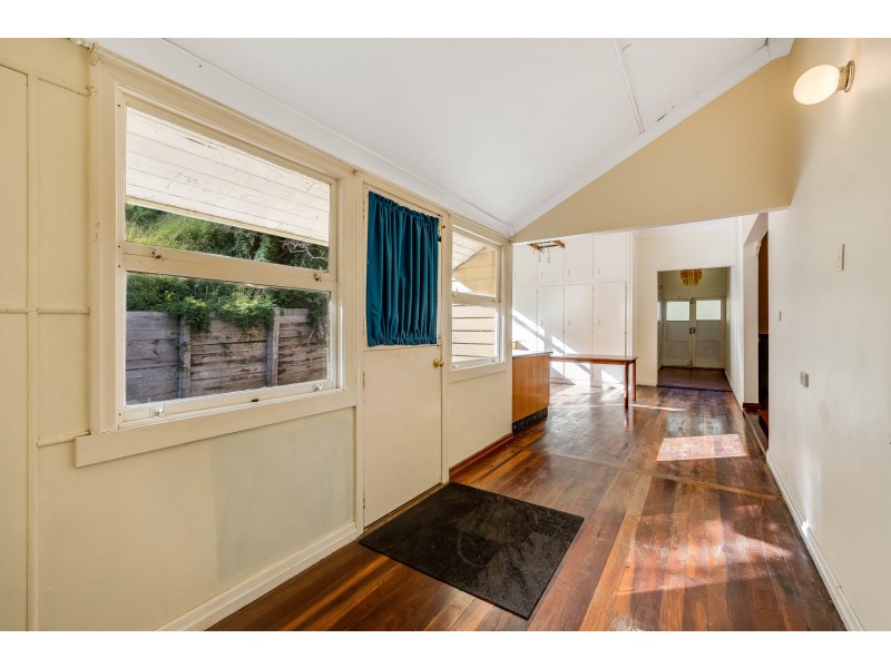 14 Rowland Court, Gowrie Mountain QLD 4350