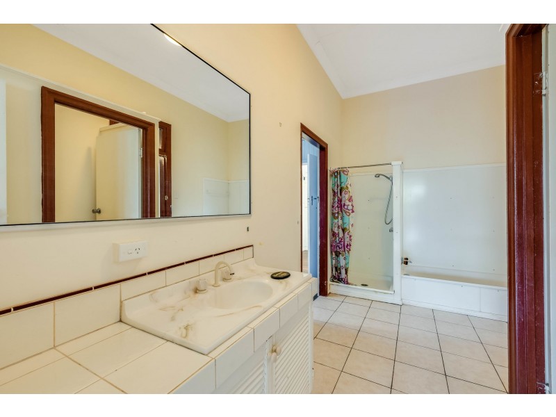 14 Rowland Court, Gowrie Mountain QLD 4350