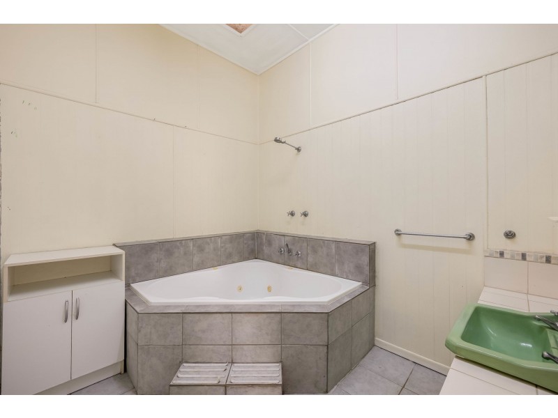 14 Rowland Court, Gowrie Mountain QLD 4350