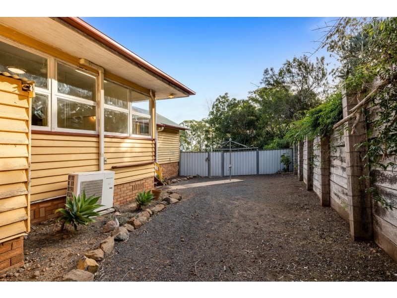 14 Rowland Court, Gowrie Mountain QLD 4350