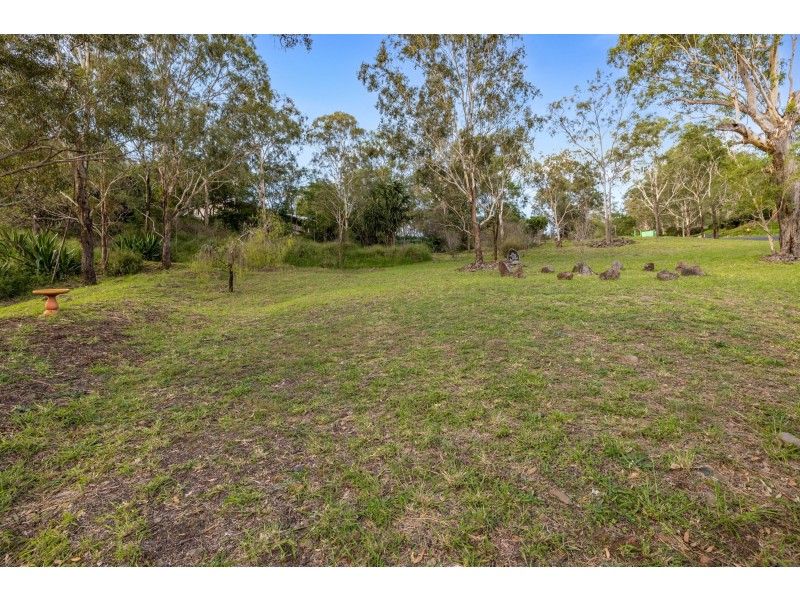 14 Rowland Court, Gowrie Mountain QLD 4350