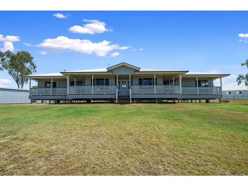 22 Langton Crescent, Oakey QLD 4401