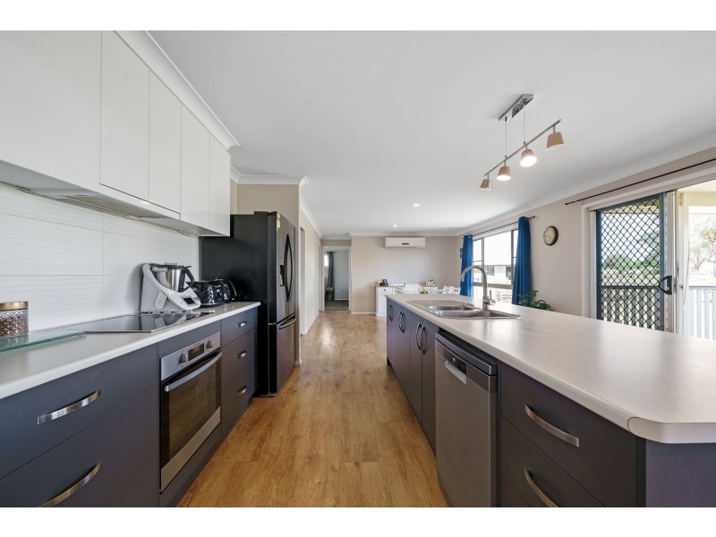 22 Langton Crescent, Oakey QLD 4401