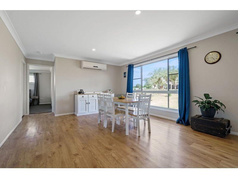 22 Langton Crescent, Oakey QLD 4401
