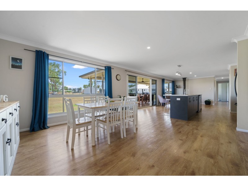 22 Langton Crescent, Oakey QLD 4401
