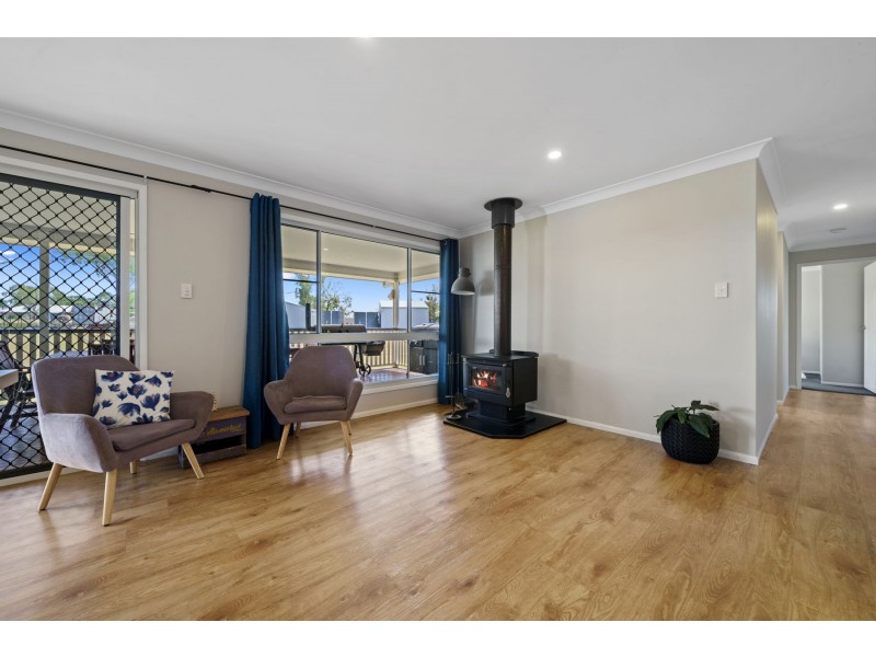 22 Langton Crescent, Oakey QLD 4401